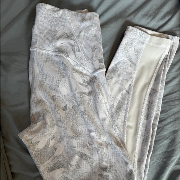 Size 6 lululemon - Picture 2 of 2